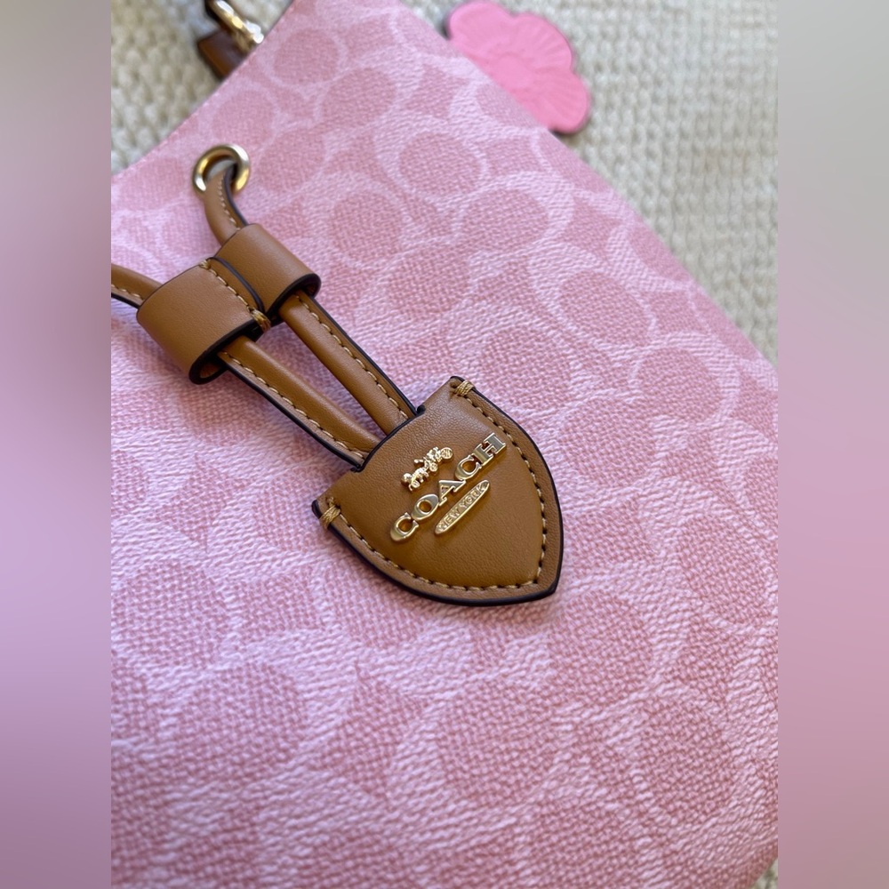 Coach Pink Crossbody Bag
Size: 21cm - Picture 3 of 8